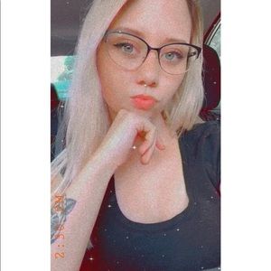 Meet your Posher, Adrianna